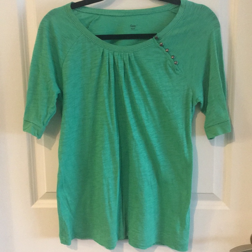 Green gap shirt